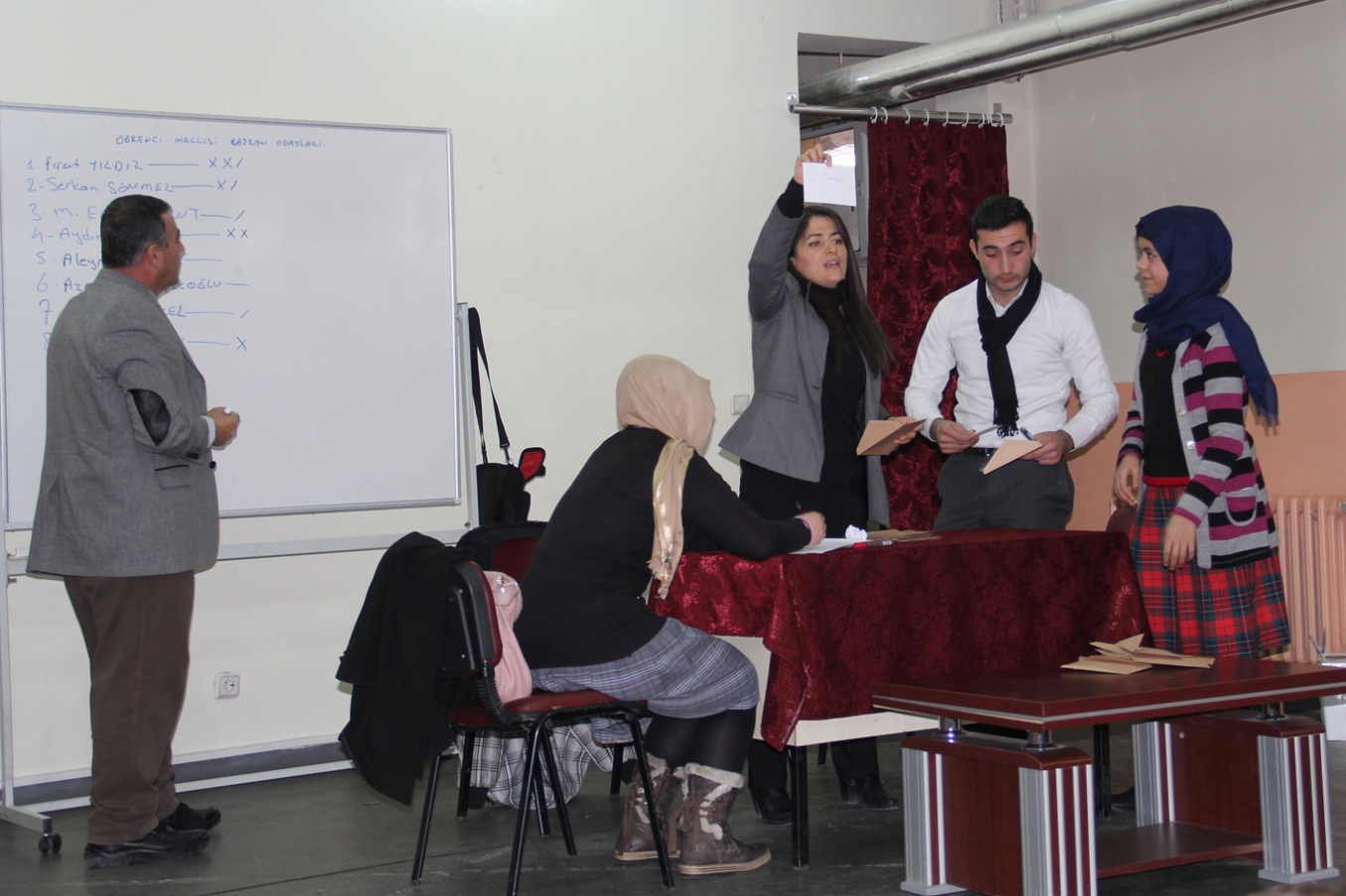 Bitlis’te il öğrenci meclisi seçimleri yapıldı